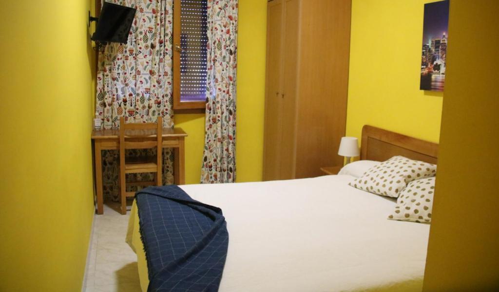 Hostal Burgales Milagro Exterior foto